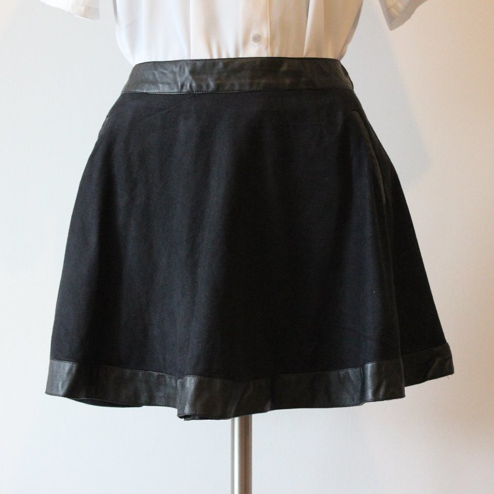 2/20$ Twik Black Skirt